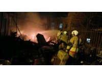 Payas’ta hurdalık alan alevlere teslim oldu