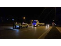 Uygulama noktasından kaçan tır sürücüsünün ehliyetsiz olduğu ve arandığı ortaya çıktı