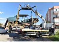 Kepez’de terk edilmiş hurda araçlar kaldırıldı