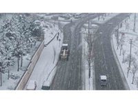 Büyükşehir’den kar yağışı sonrası arterlere anında müdahale