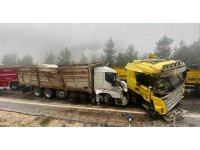 Antalya’da tır ile kamyon kafa kafaya çarpıştı: 1 ölü, 1 ağır yaralı