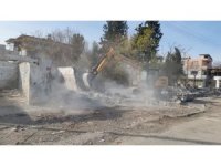 Erzin’e 47 yıldır hizmet eden sanayi sitesi yıkılıyor