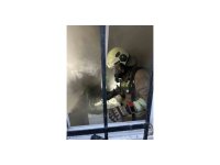 İskenderun’da yangında dumandan etkilenen vatandaşı itfaiye kurtardı