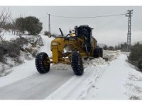 Hatay’da karla mücadele aralıksız sürdürüyor