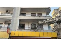 Alanya’da 3 katlı binada yangın paniği