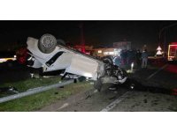 Aydınlatma direğine çarpan otomobil takla attı: 1 yaşındaki bebek öldü, anne ve baba yaralandı