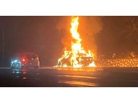 Burdur’da lüks otomobil alev alev yandı