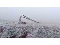 Tipi onlarca elektrik direğini yıktı, buzla kaplanan iletim hatları ekiplerce temizlendi