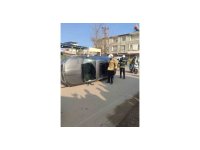 Kırıkhan’da otomobil yan yattı: 2 yaralı