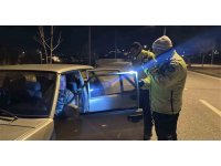 Kazayla ilgilenen polis ekiplerini gördü, sürücü değiştirse de cezadan kaçamadı