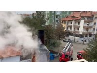 Isparta’da evin bacasında çıkan yangın maddi hasara yol açtı
