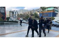 Bıçak ve zincirlerin kullanıldığı kavganın şüphelileri adliyeye sevk edildi