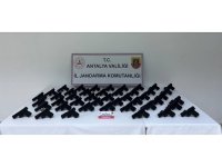 Antalya’da durdurulan araçtan 45 adet ruhsatsız tabanca çıktı
