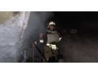 Yanan evdeki 7 kişilik aileyi itfaiye kurtardı