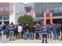 Çukurova Belediyesi’nde kriz: İşçiler alacakları için eylem yaptı