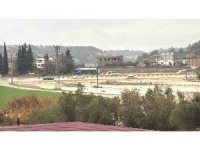 Adana’yı sağanak vurdu: Göle dönen caddelerde araçlar mahsur kaldı