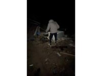 Hortumun savurduğu konteynerdeki yaralı adamın bulunduğu anların görüntüsü çıktı