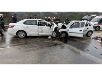 Antalya-Isparta yolunda iki otomobil kafa kafaya çarpıştı: 6 ölü, 6 yaralı