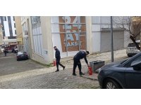 İtfaiyeye park engeli: İtfaiye erleri yangına tüplerle koşarak müdahale etti