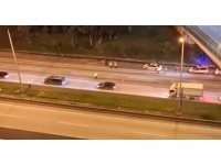 Otoyolda karşıya geçmeye çalıştı, tırın altında kalıp öldü