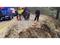 Burdur’da etkili olan yağıştan dolayı yol çöktü
