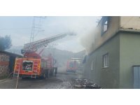 Hatay’da 2 katlı müstakil ev alevlere teslim oldu