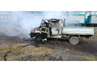 Payas’ta kamyonet alevlere teslim oldu