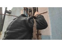 "Kedi bile zor girer" denilen pencereden girdi, sadece iPhone’ları çaldı