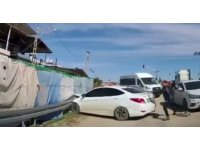 Polisten kaçan insan tacirinin kaza yaptığı operasyonda 10 göçmen yakalandı