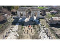 Öğrenciler Anvarza’da zeybek oynadı