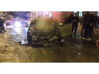 Manavgat’ta seyir halindeki otomobil alev alev yandı