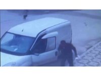 Dedektif gibi iz süren apartman yönetimi, asansördeki idrar kokusunun kaynağının kargocu olduğunu tespit etti