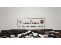 Gazipaşa’da ruhsatsız 15 silah ele geçirildi