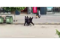 ‘Telefonumun ekranına baktın’ kavgasında sokak boks ringine döndü