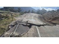 Antalya’da 3 mahallenin ulaşımını sağlayan yol çöktü