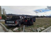 Burdur’da pikap ile otomobil çarpıştı: 3 yaralı