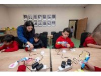 Çocuk kampüsünde çocuklar hem eğleniyor, hem de öğreniyor