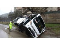 Isparta’da askeri nakil minibüsü devrildi: 11 yaralı