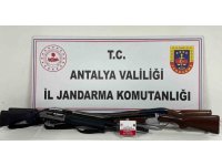 Antalya’da ruhsatsız 4 av tüfeği ele geçirildi