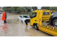 Serik’te sağanak nedeniyle yollarda su birikintileri oluştu