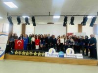 Aksu’da öğretmenlere dijital dönüşüm konusunda uygulamalı eğitim