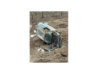 Isparta’da otomobil şarampole yuvarlandı: 1’i ağır 2 yaralı