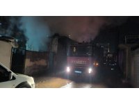 Kırıkhan’da metruk binadan alevler yükseldi