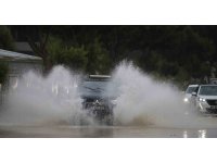 Antalya’da şiddetli yağış hayatı olumsuz etkiledi