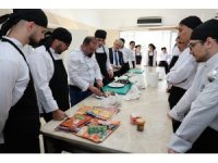 ALKÜ’lü öğrenciler Uzak Doğu mutfağını uzmanından öğreniyor