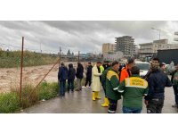 Mersin’de sağanak yağmur etkili oluyor