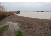 Kozan’da sağanak taşkınlara yol açtı