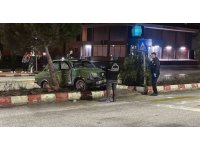 Otomobil yayalara çarptı: 3 yaralı