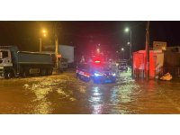 Alanya’da Oba çayı taştı, caddeler sular altında kaldı