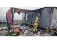 Reyhanlı’da alevlere telsim olan konteyner yandı